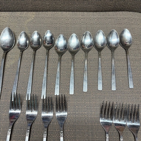 Continental -Japan-stainless flatware 19 Pieces dinner forks spoons - Picture 4 of 7